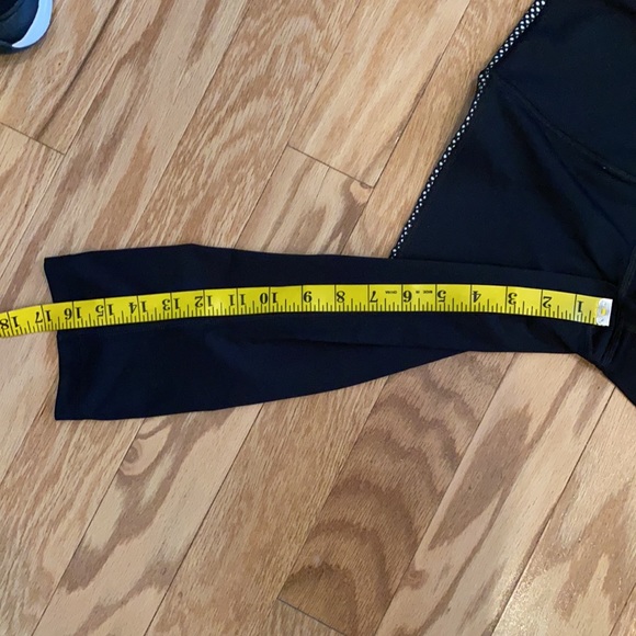 Victoria’s Secret Knockout Crop by VSX Sport XS - Picture 11 of 12